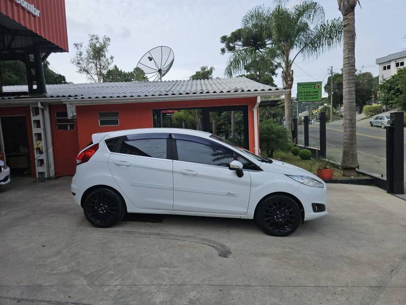 FORD - FIESTA - 2014/2015 - Branca - R$ 54.900,00
