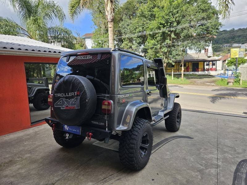 TROLLER - T4 - 2008/2008 - Cinza - R$ 99.900,00
